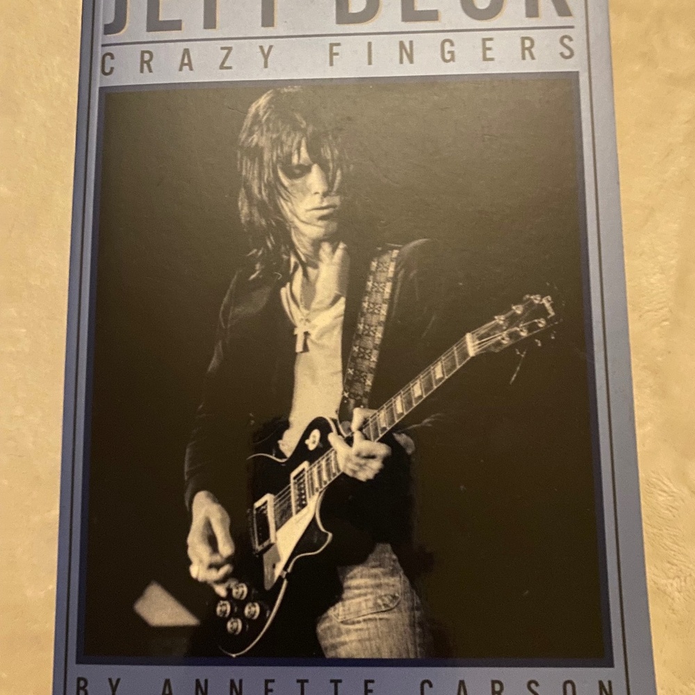 Jeff Beck unauthorized Biography paperback 257 pages